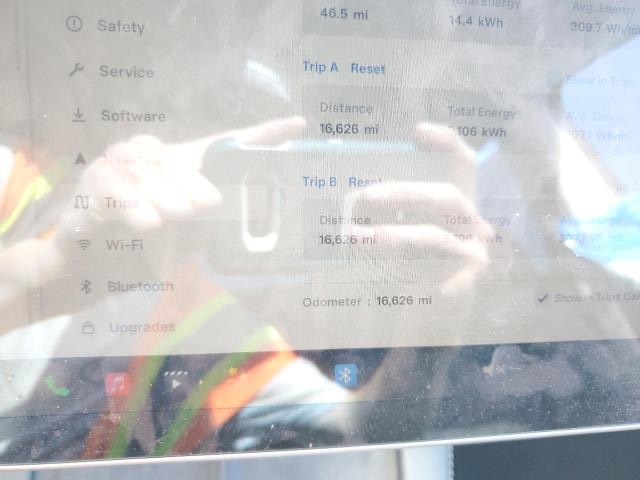 Tesla Model Y - фото 9