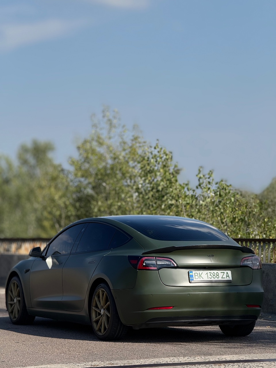 Tesla Model 3 - фото 13