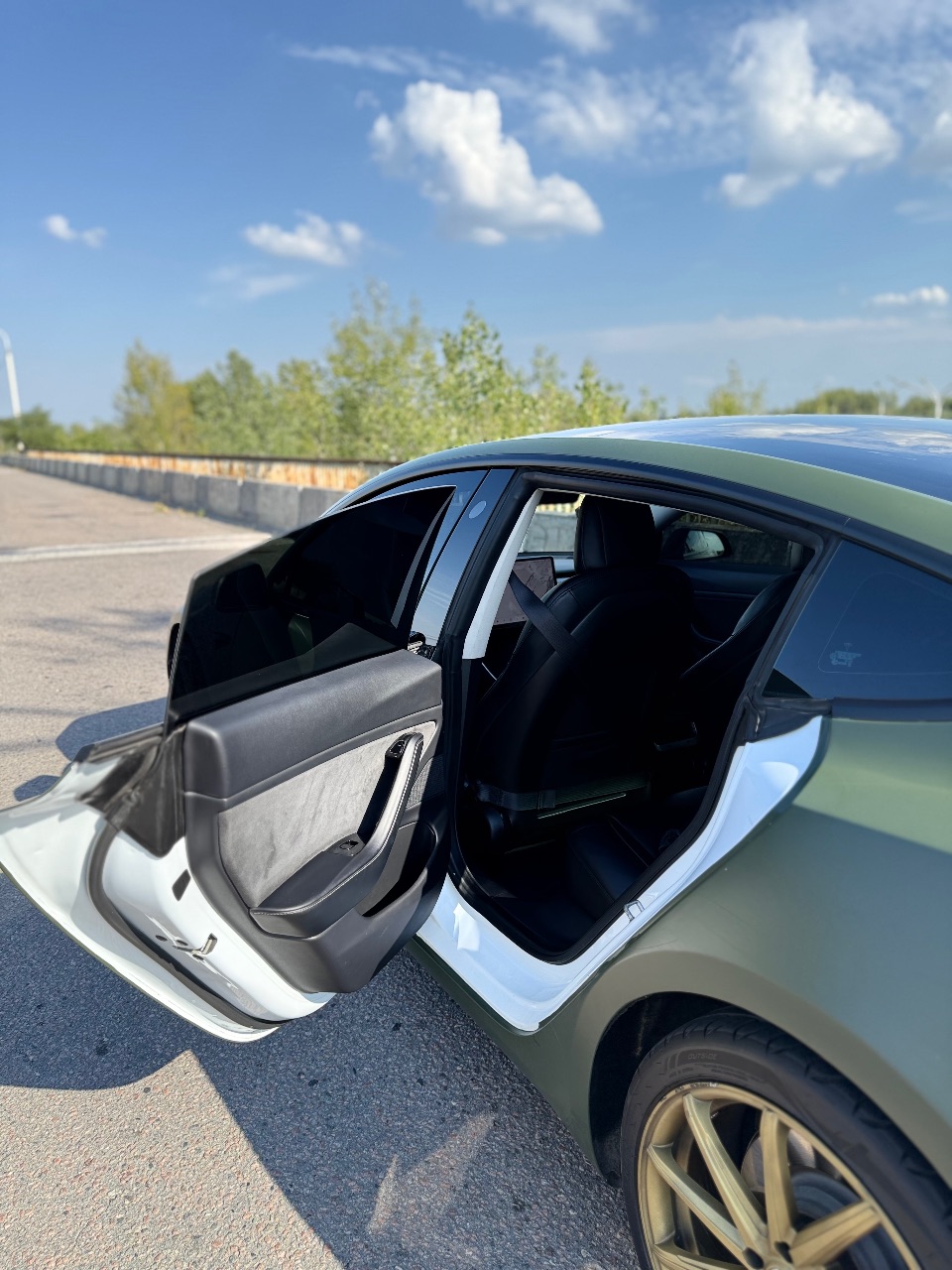 Tesla Model 3 - фото 38