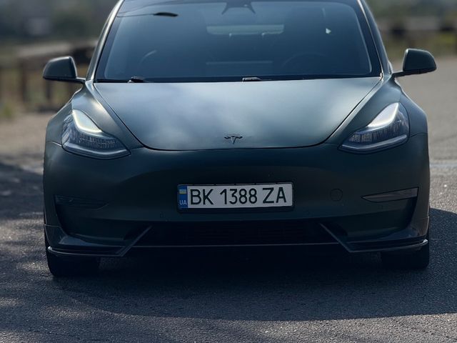Tesla Model 3 - фото 3