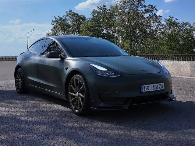 Tesla Model 3 - фото 4