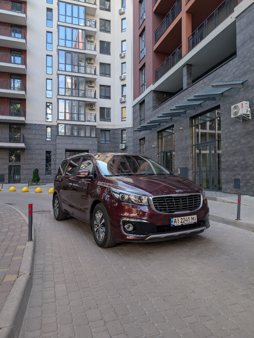 Kia Carnival - фото 1