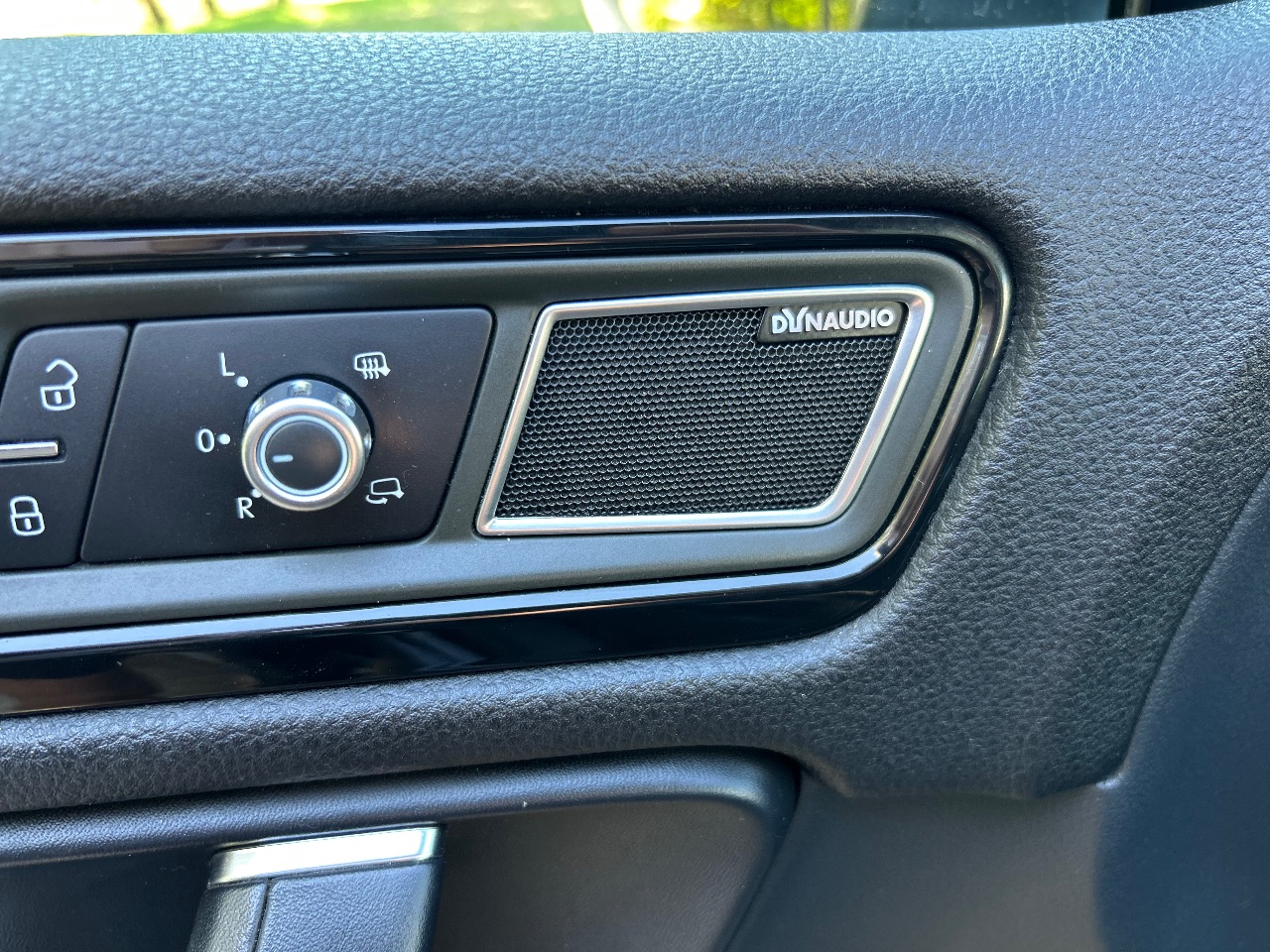 Volkswagen Touareg - фото 14