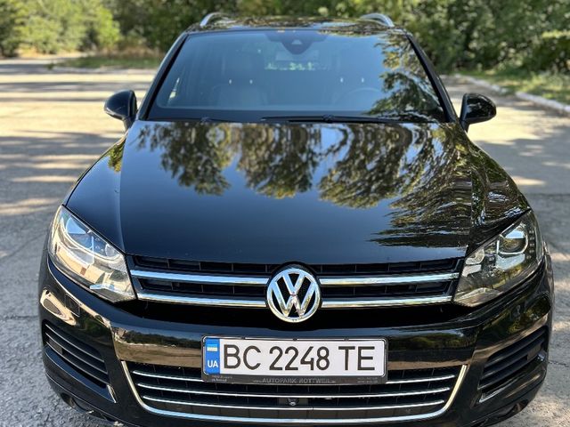 Volkswagen Touareg - фото 1