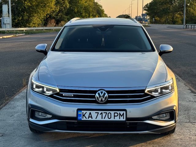 Volkswagen Passat - фото 2