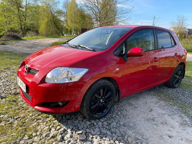 Toyota Auris - фото 4