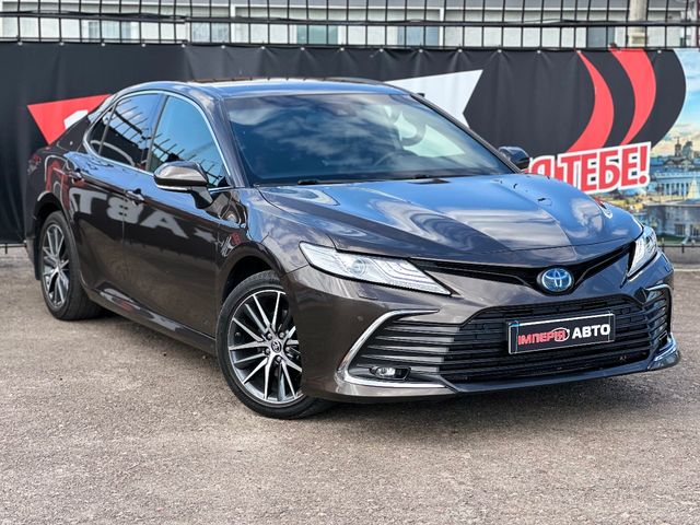 Toyota Camry - фото 3