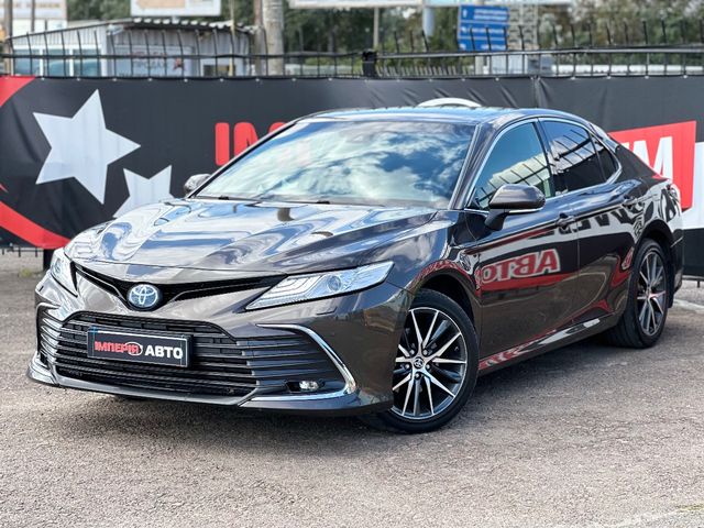 Toyota Camry - фото 1