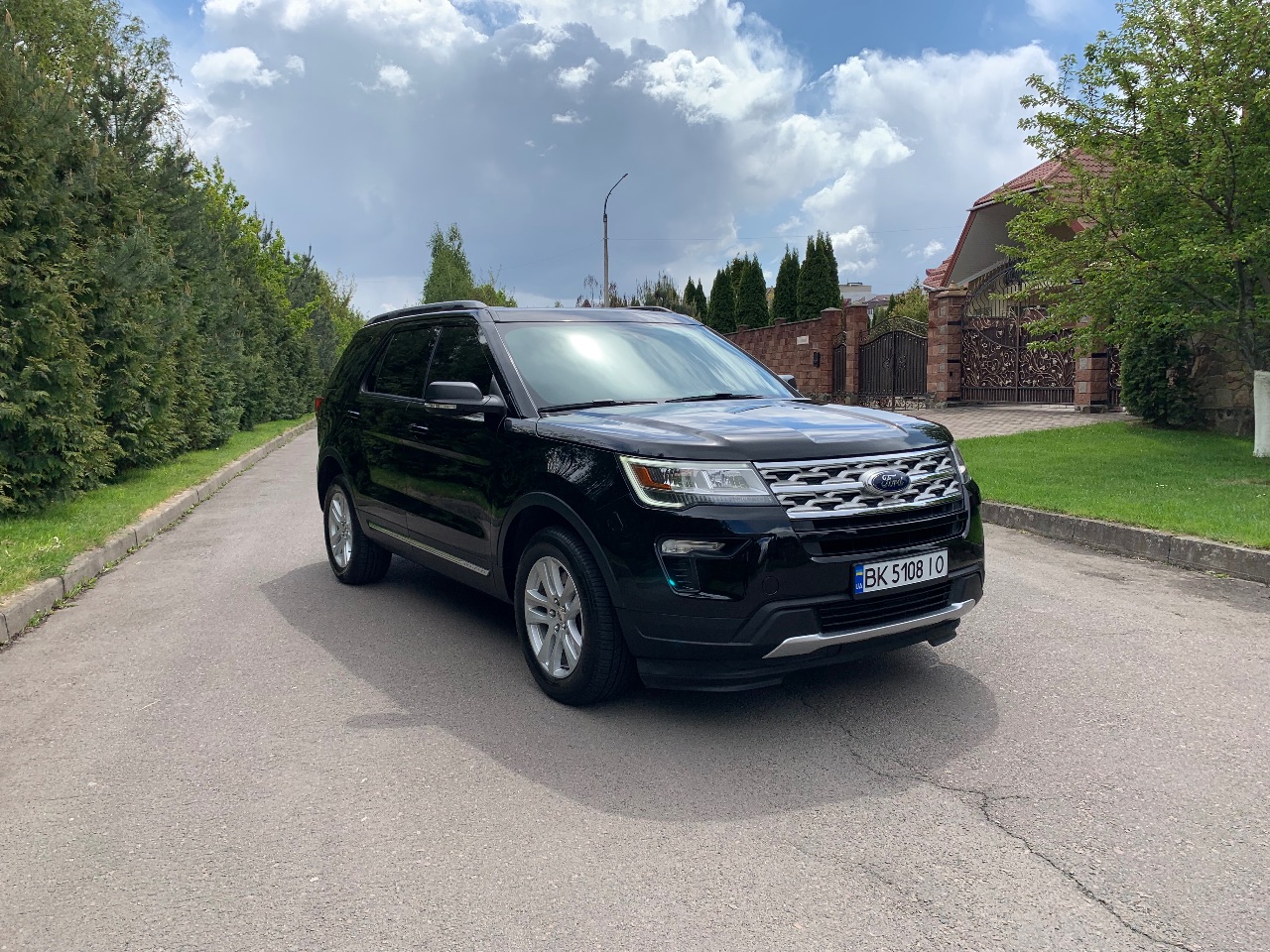 Ford Explorer - фото 1