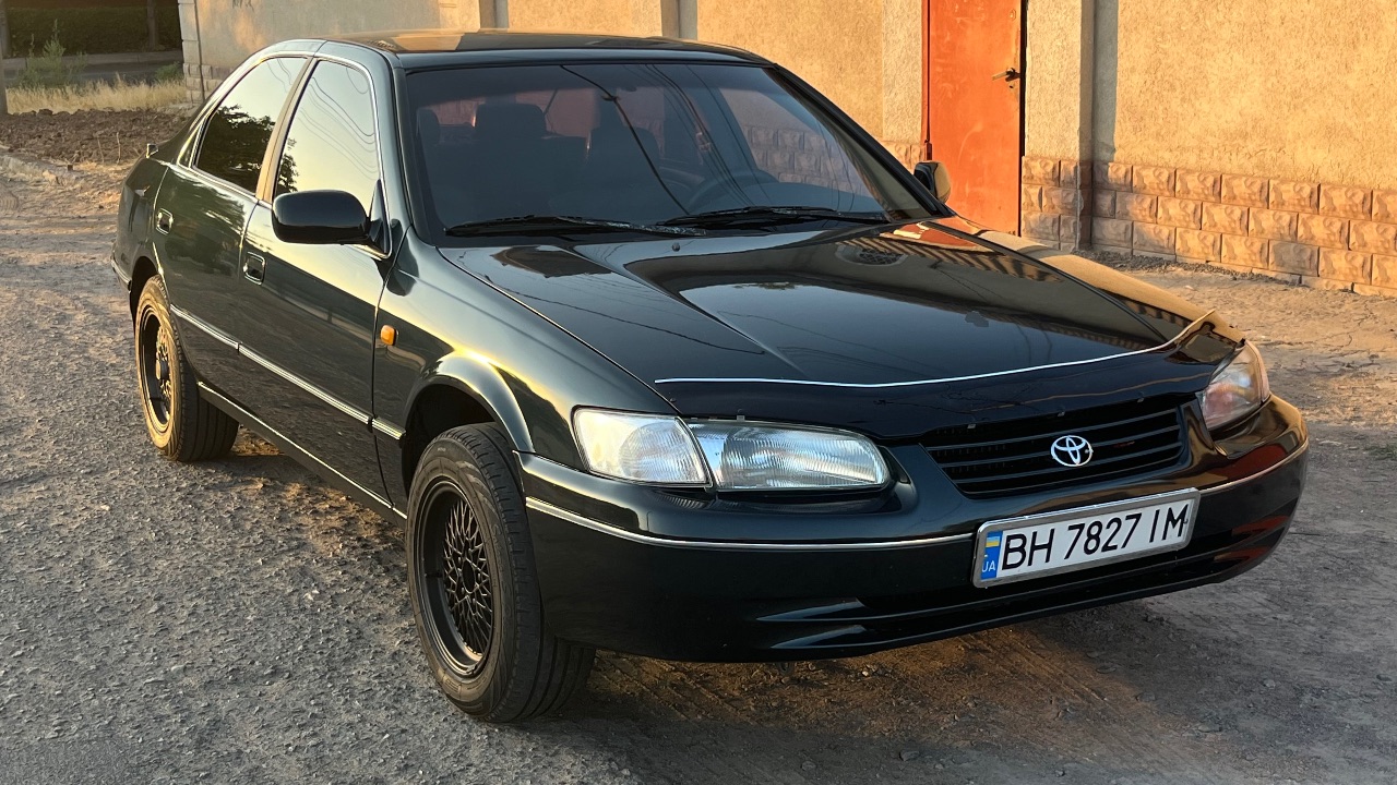 Toyota Camry - фото 2