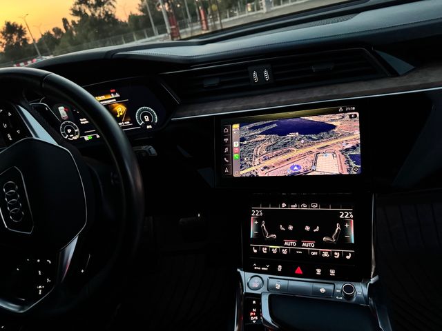 Audi e-tron - фото 5