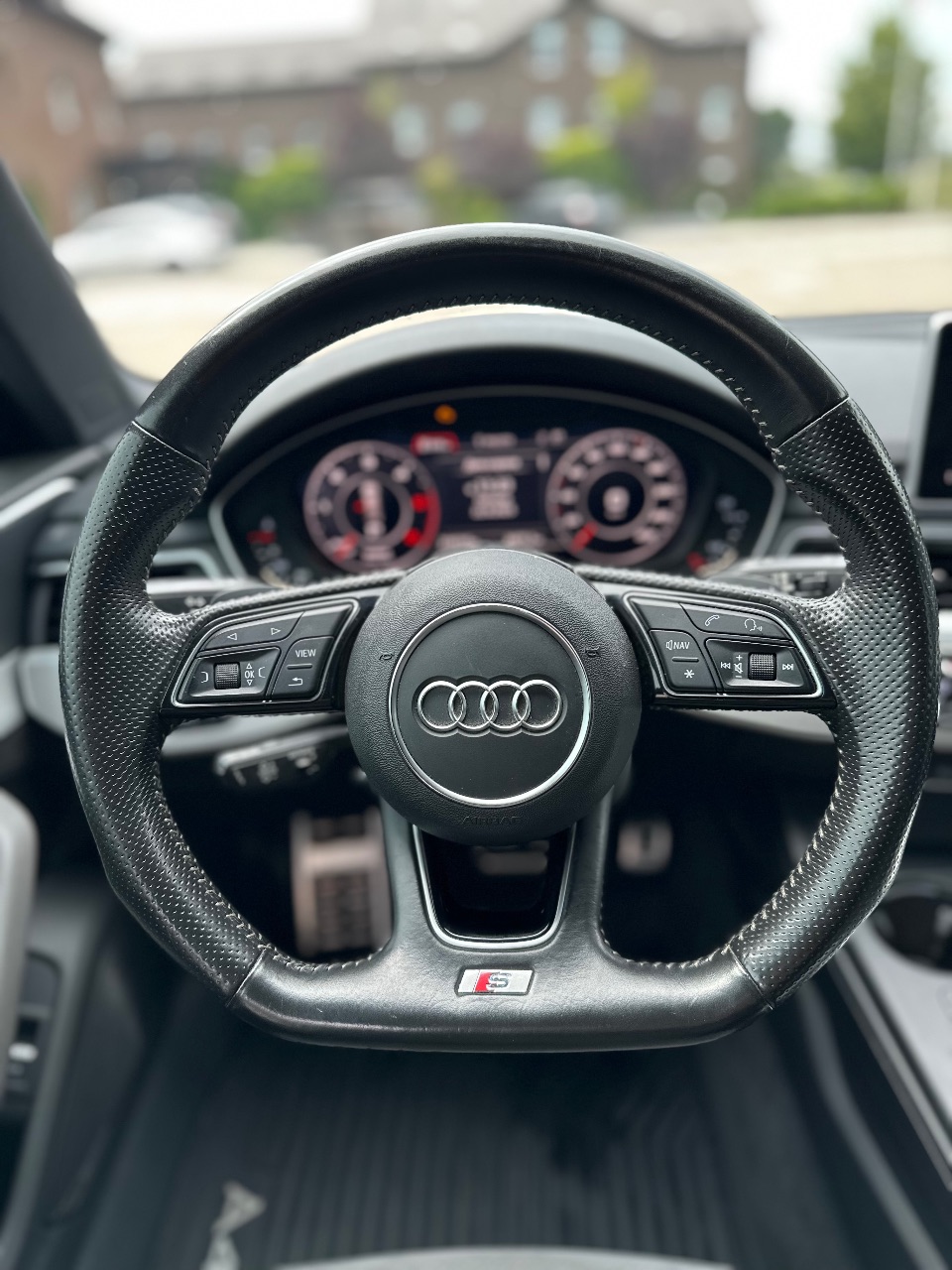 Audi A4 - фото 10