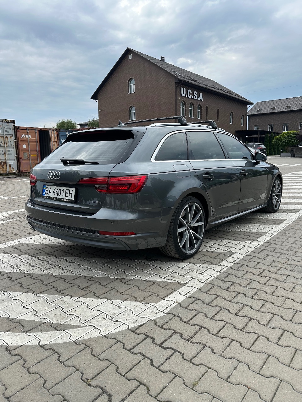 Audi A4 - фото 5
