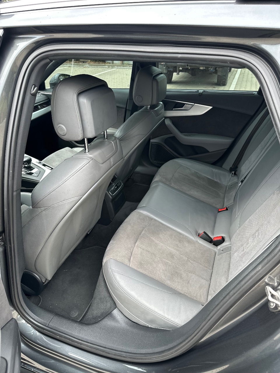 Audi A4 - фото 9