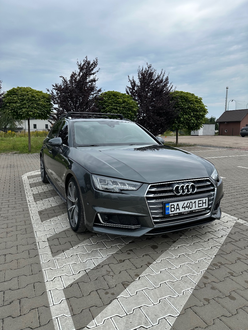 Audi A4 - фото 1