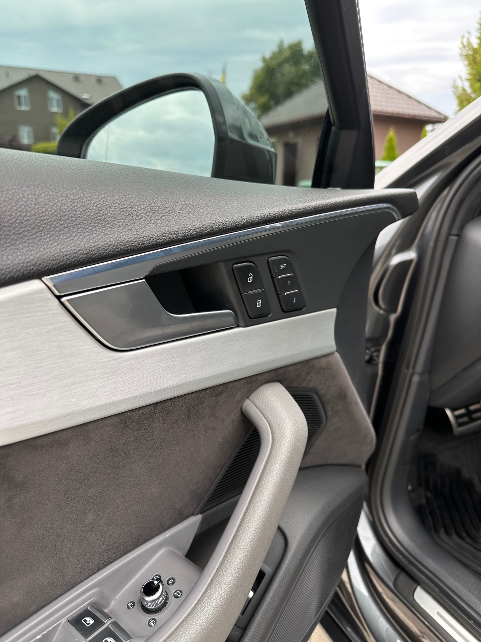 Audi A4 - фото 12