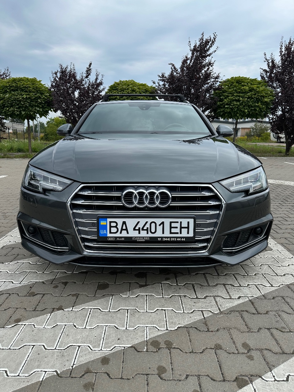 Audi A4 - фото 2