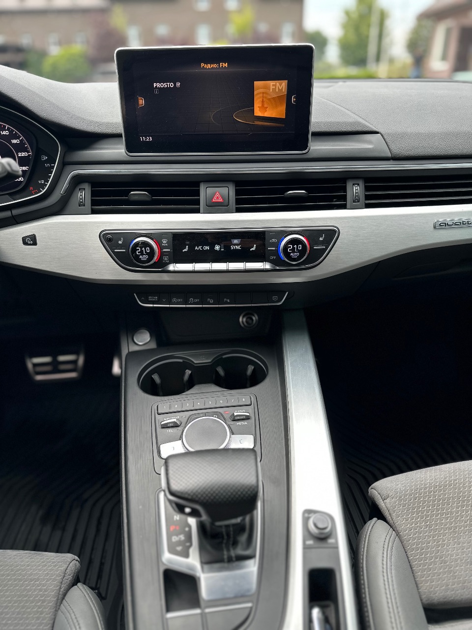 Audi A4 - фото 16