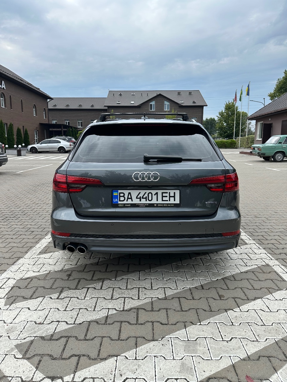 Audi A4 - фото 6