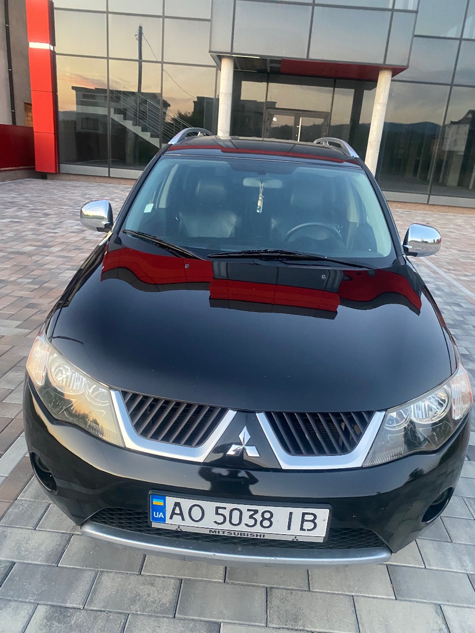 Mitsubishi Outlander - фото 1