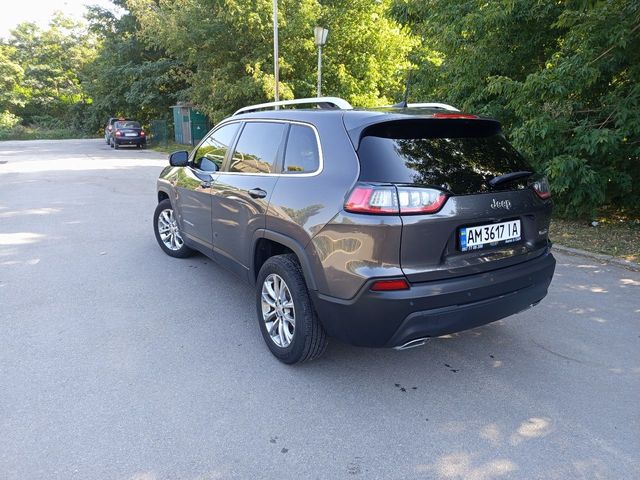 Jeep Cherokee - фото 4