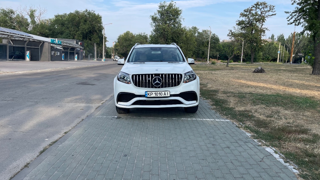 Mercedes-Benz GLS - фото 1