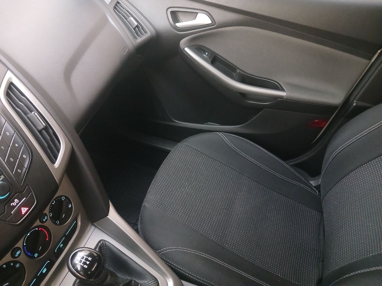 Ford Focus - фото 6