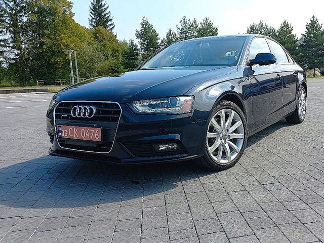 Audi A4 - фото 1