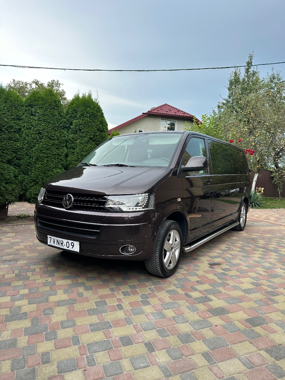 Volkswagen Multivan - фото 2