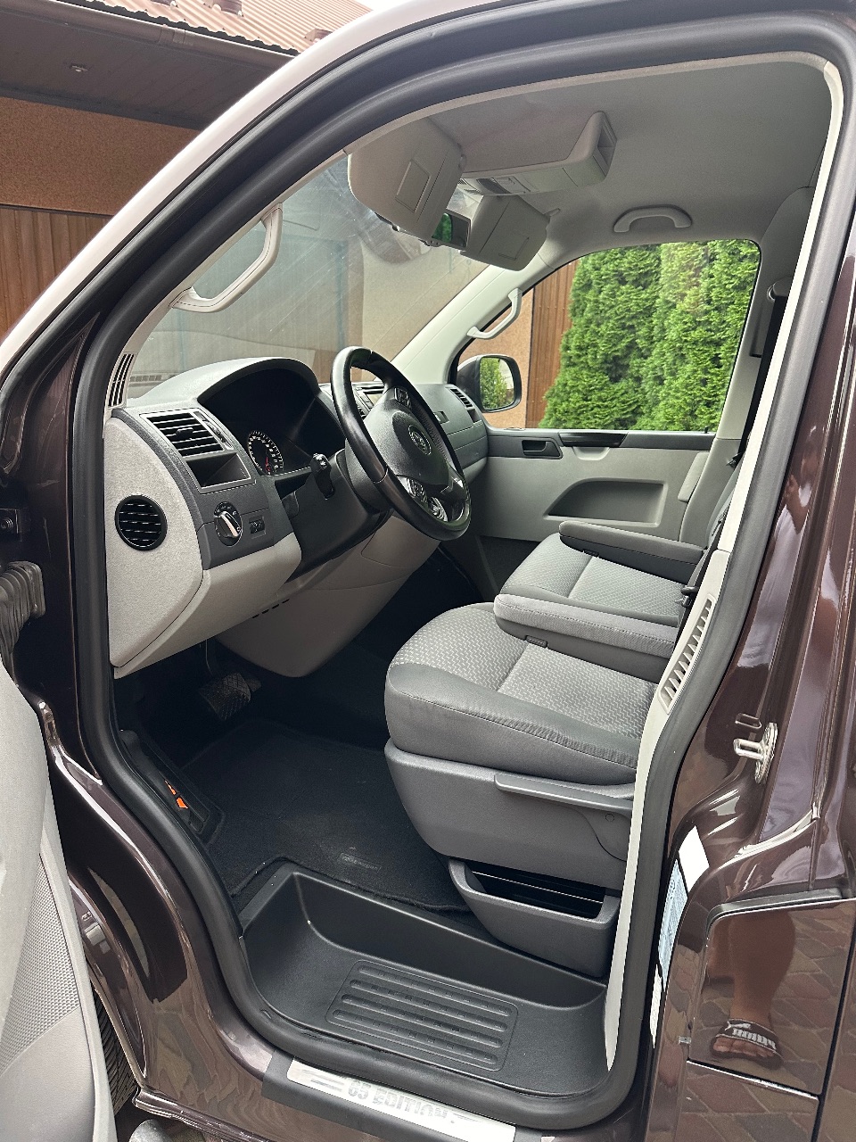 Volkswagen Multivan - фото 14