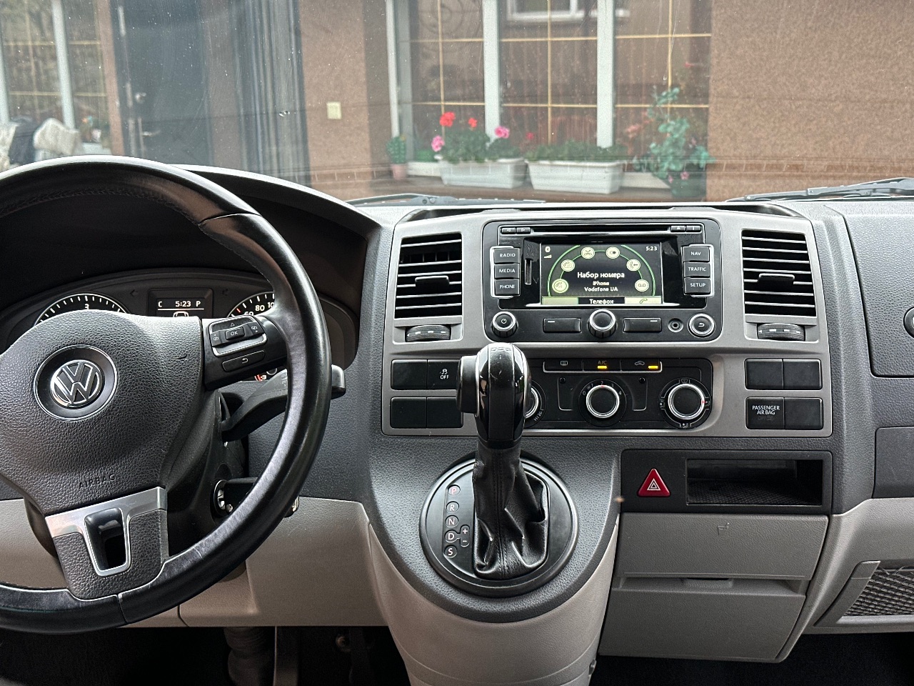 Volkswagen Multivan - фото 11