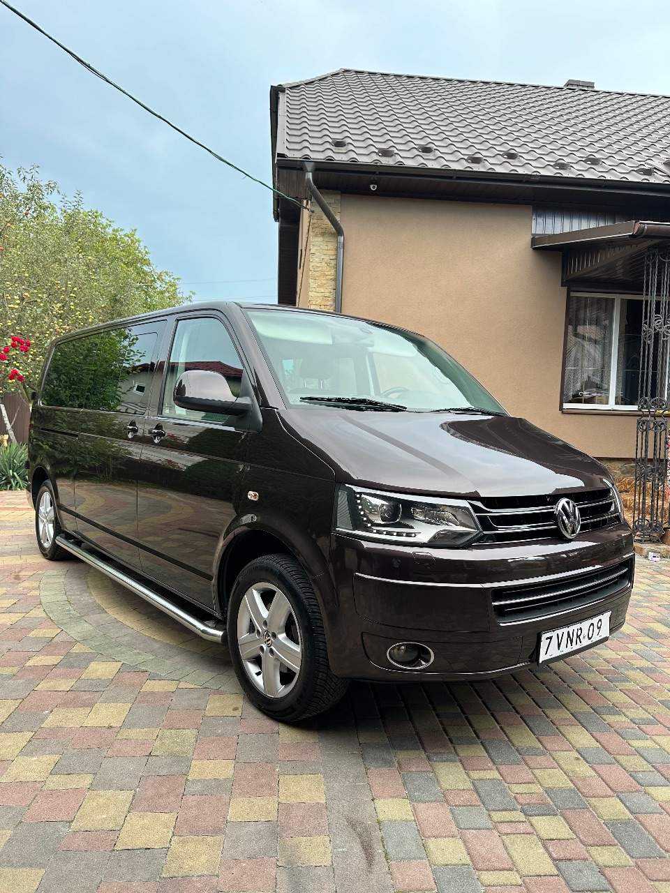 Volkswagen Multivan - фото 1