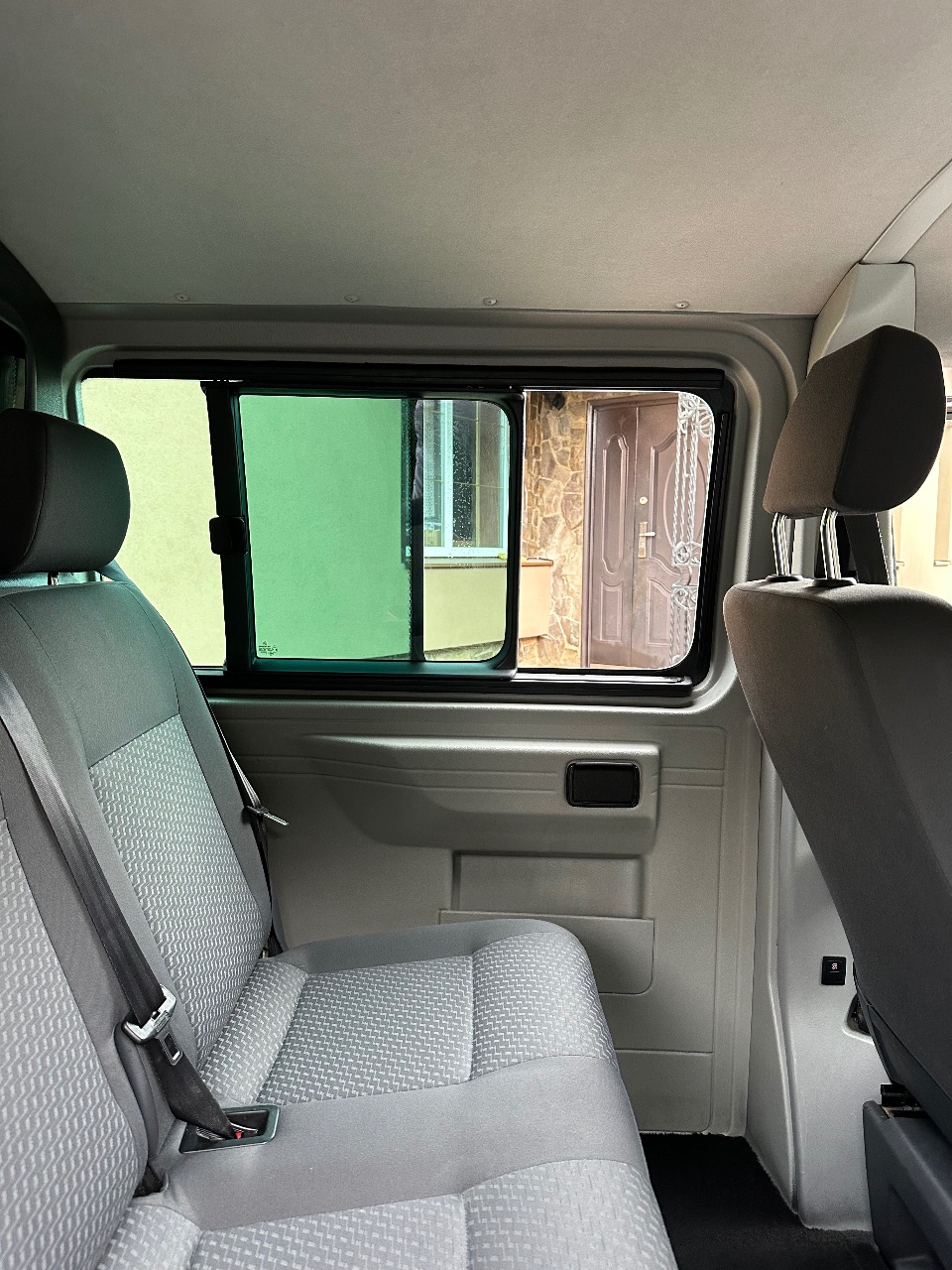 Volkswagen Multivan - фото 12