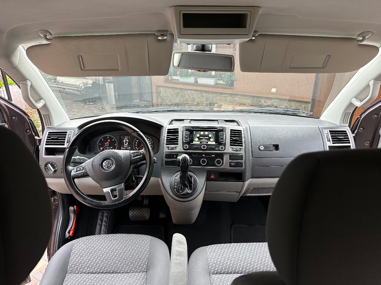 Volkswagen Multivan - фото 10