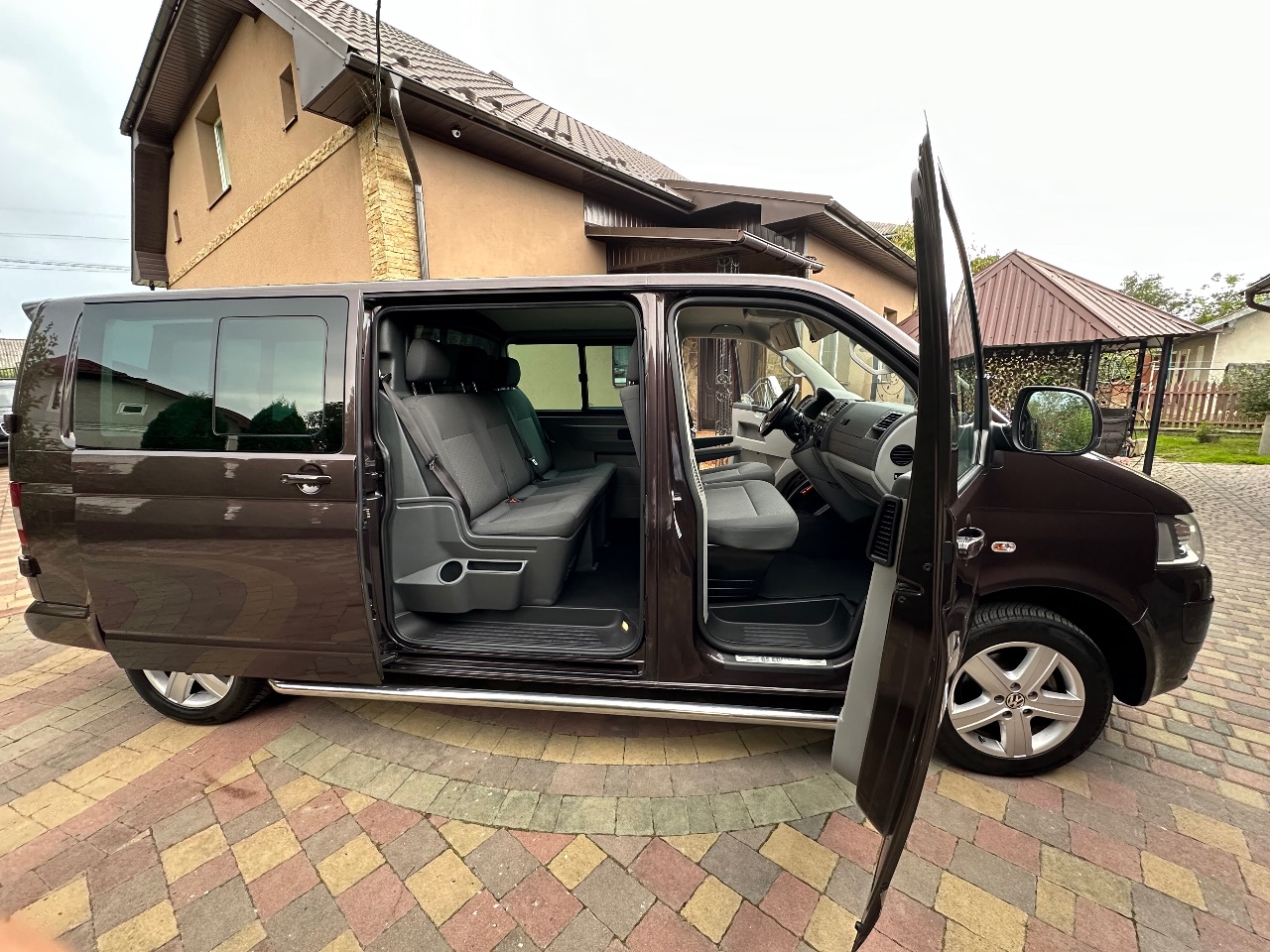 Volkswagen Multivan - фото 9