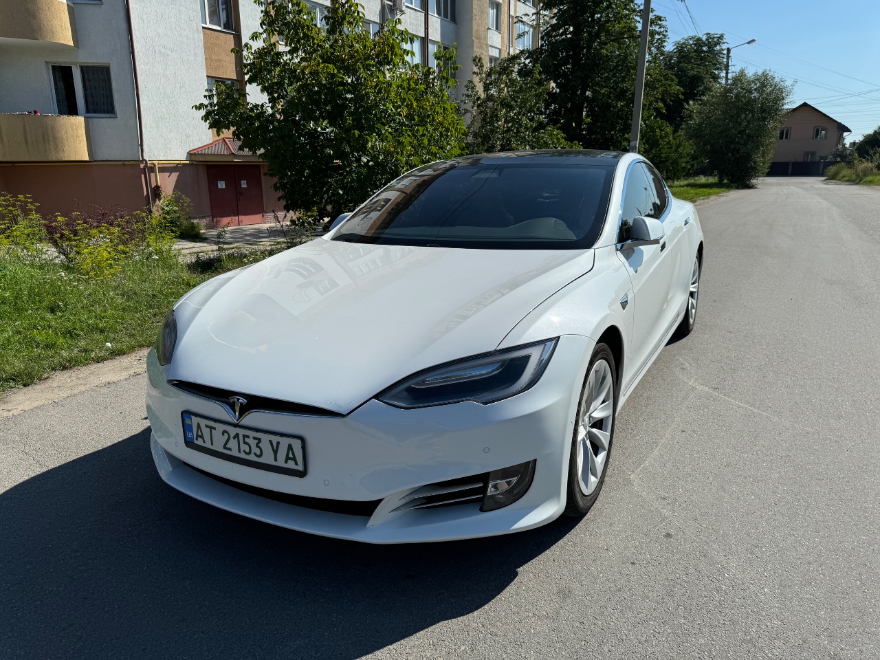 Tesla Model S - фото 1