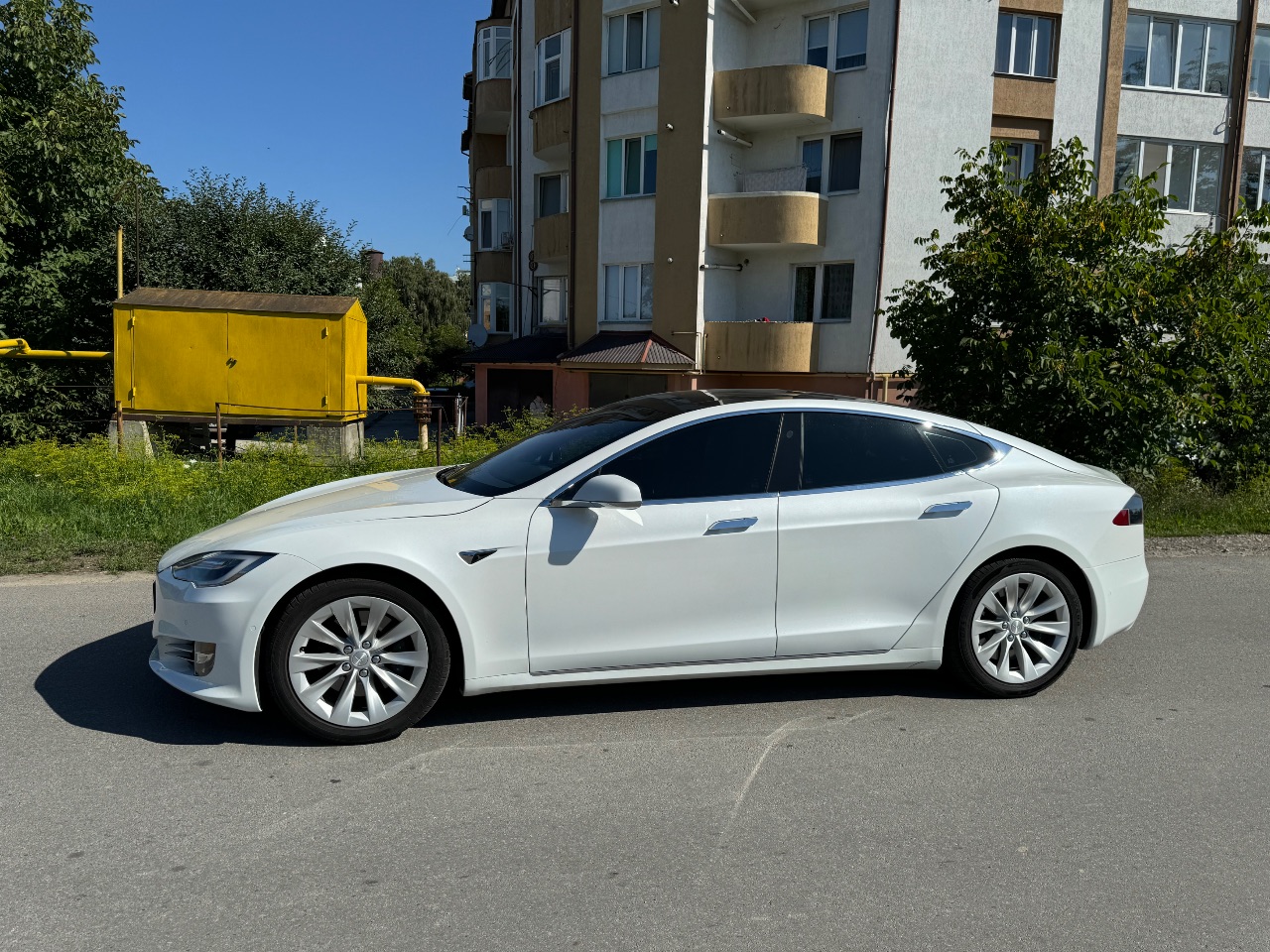 Tesla Model S - фото 2