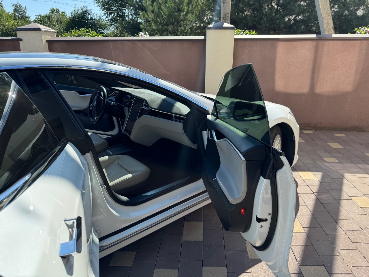 Tesla Model S - фото 7