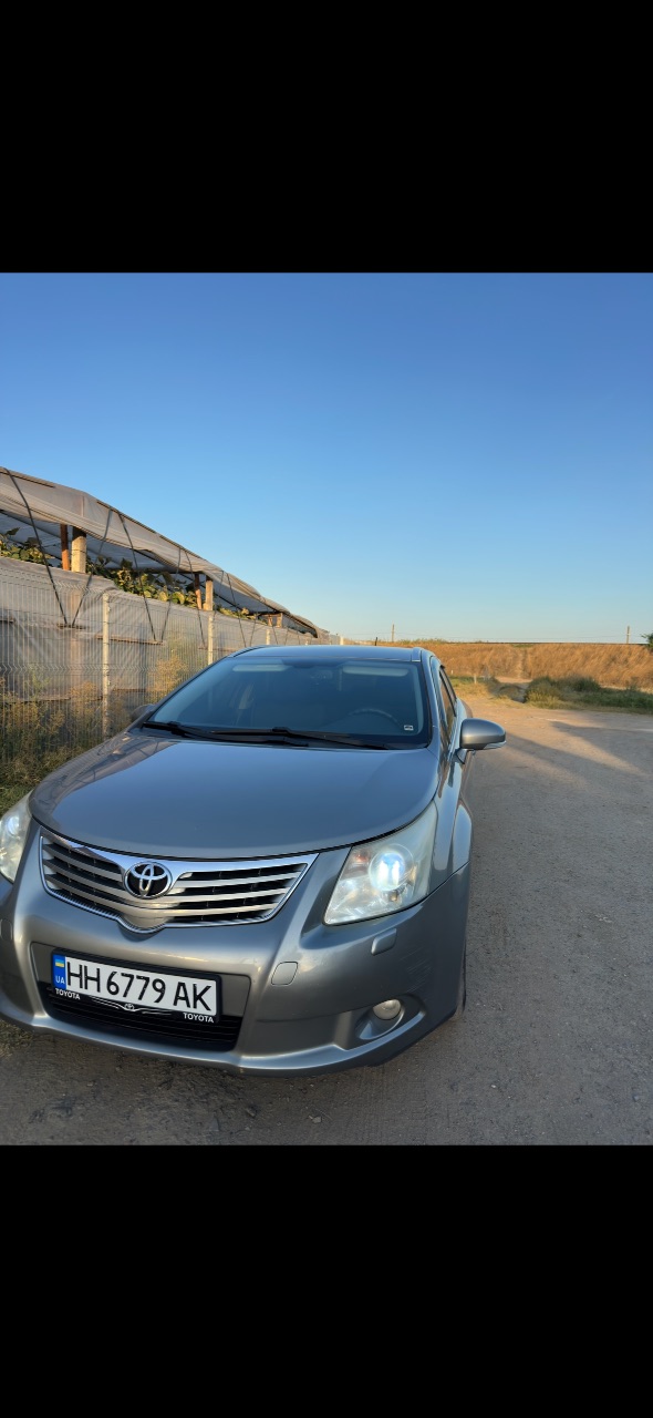Toyota Avensis - фото 1