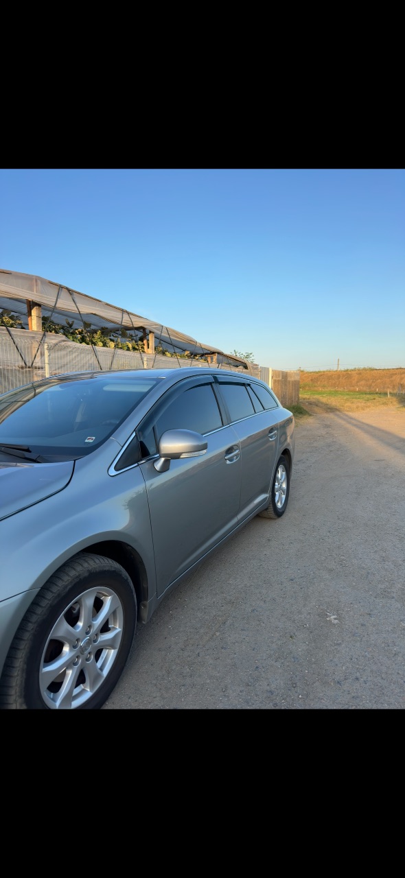 Toyota Avensis - фото 2