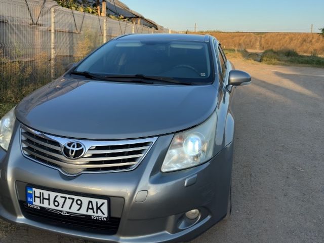 Toyota Avensis - фото 1