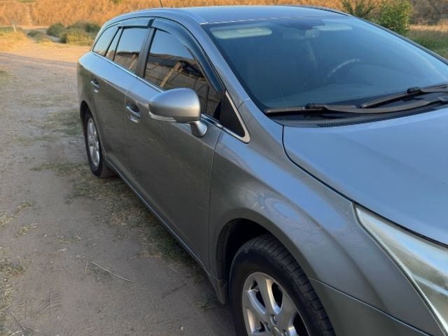 Toyota Avensis - фото 4