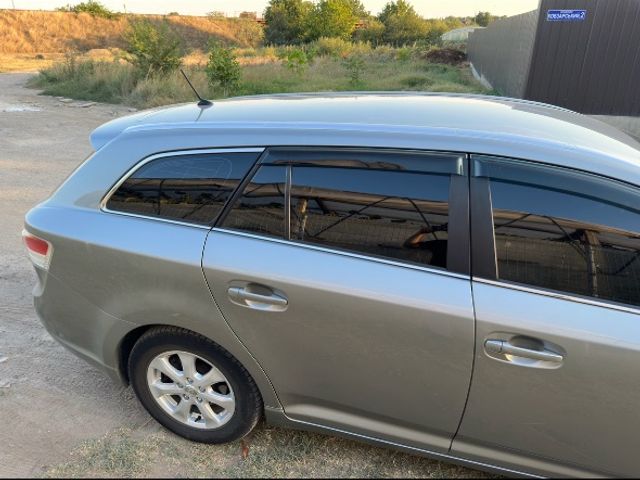 Toyota Avensis - фото 3