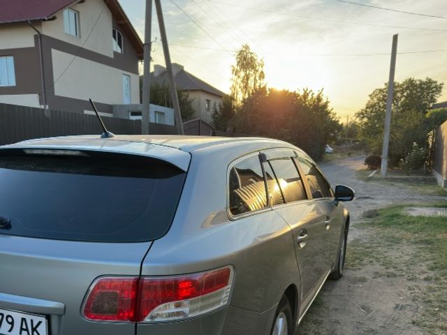 Toyota Avensis - фото 5