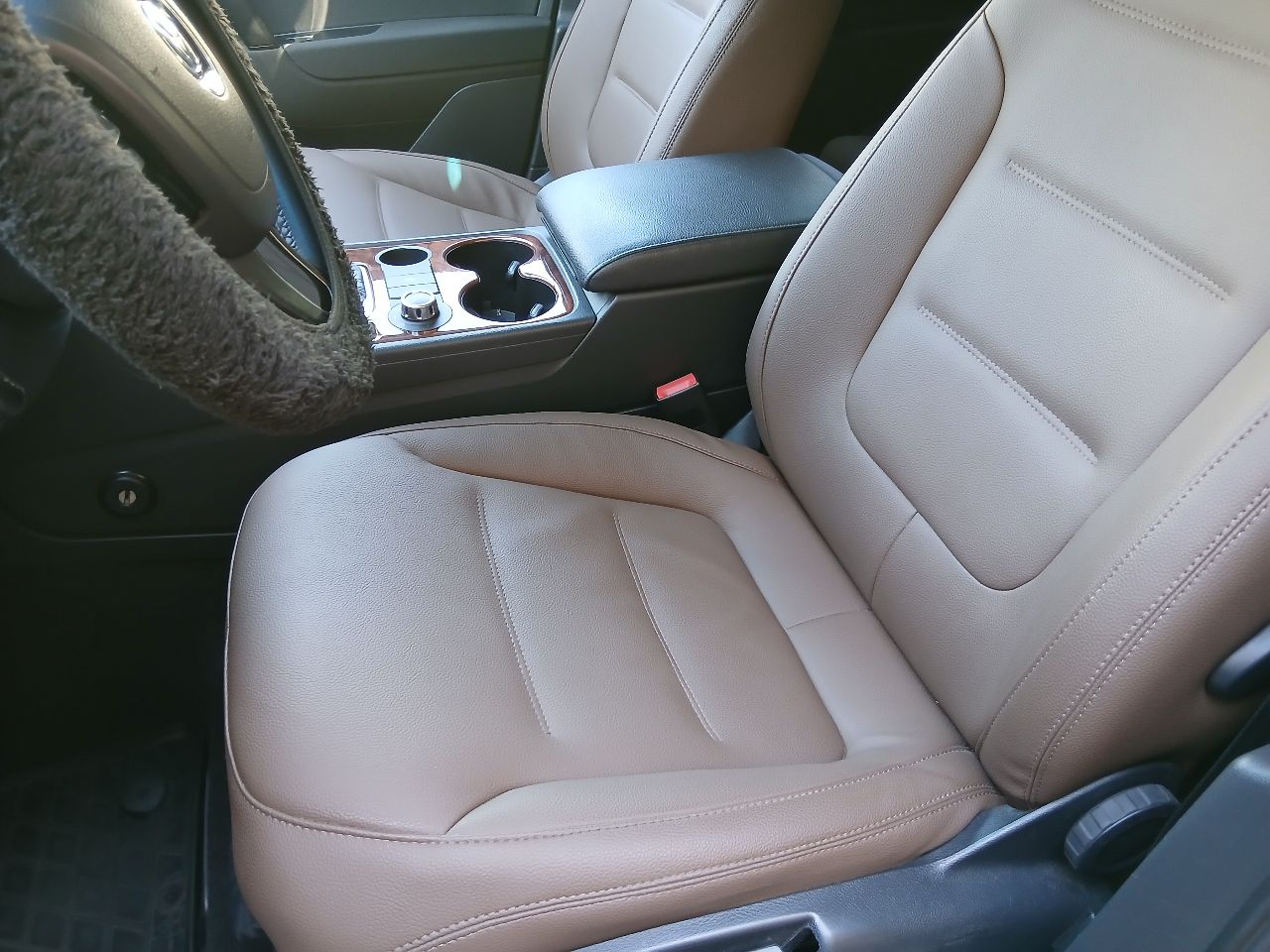 Volkswagen Touareg - фото 2