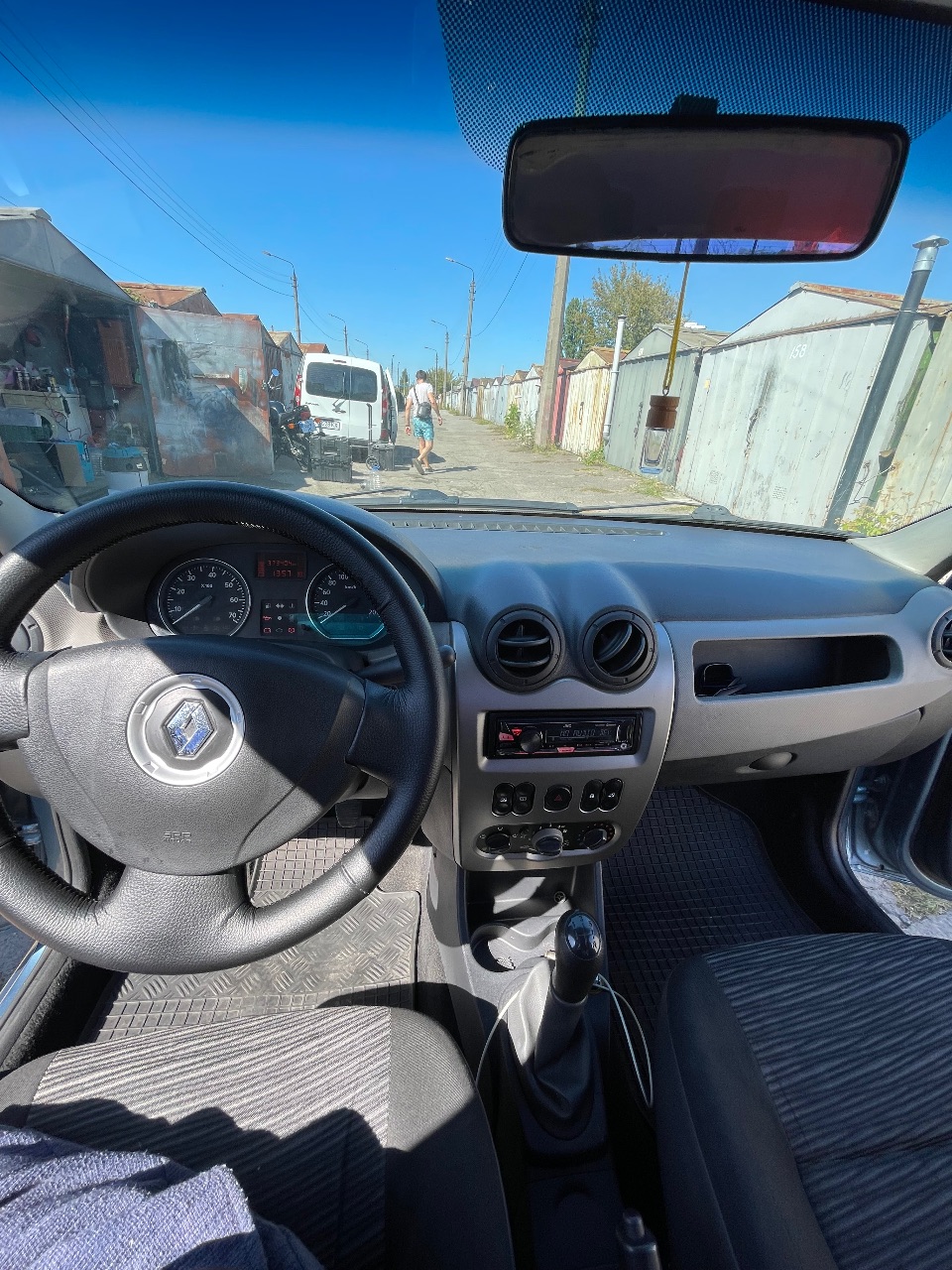 Renault Logan - фото 15