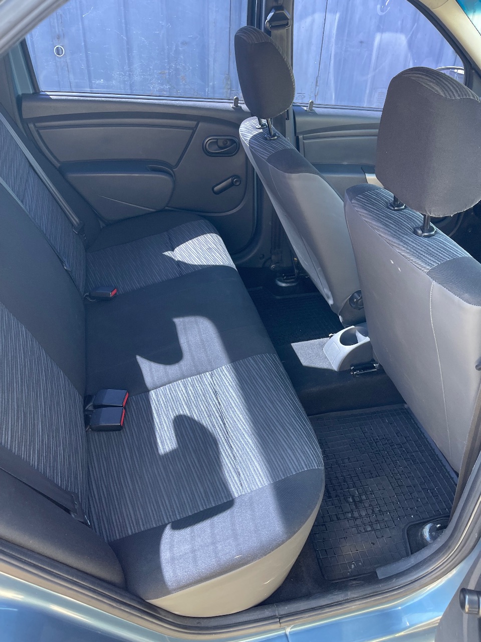 Renault Logan - фото 9