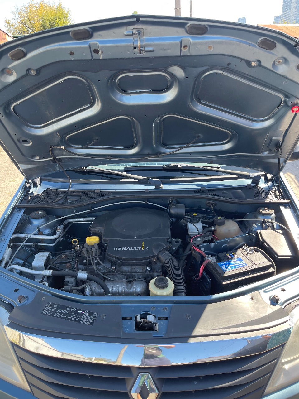 Renault Logan - фото 16