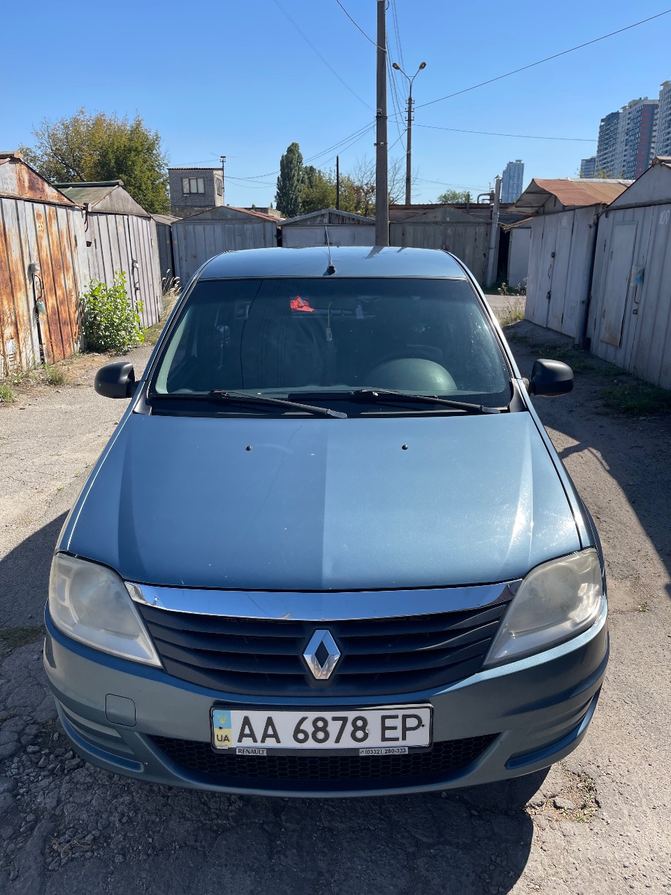 Renault Logan - фото 1