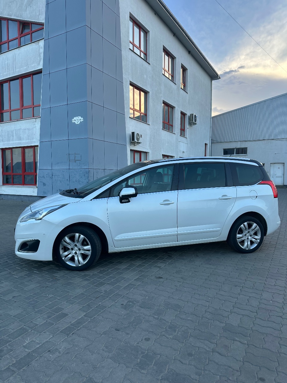 Peugeot 5008 - фото 6